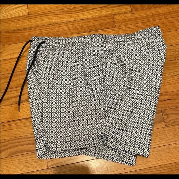 NWOT Lands End Men's Blacand White Swim Shorts - Picture 7 of 7